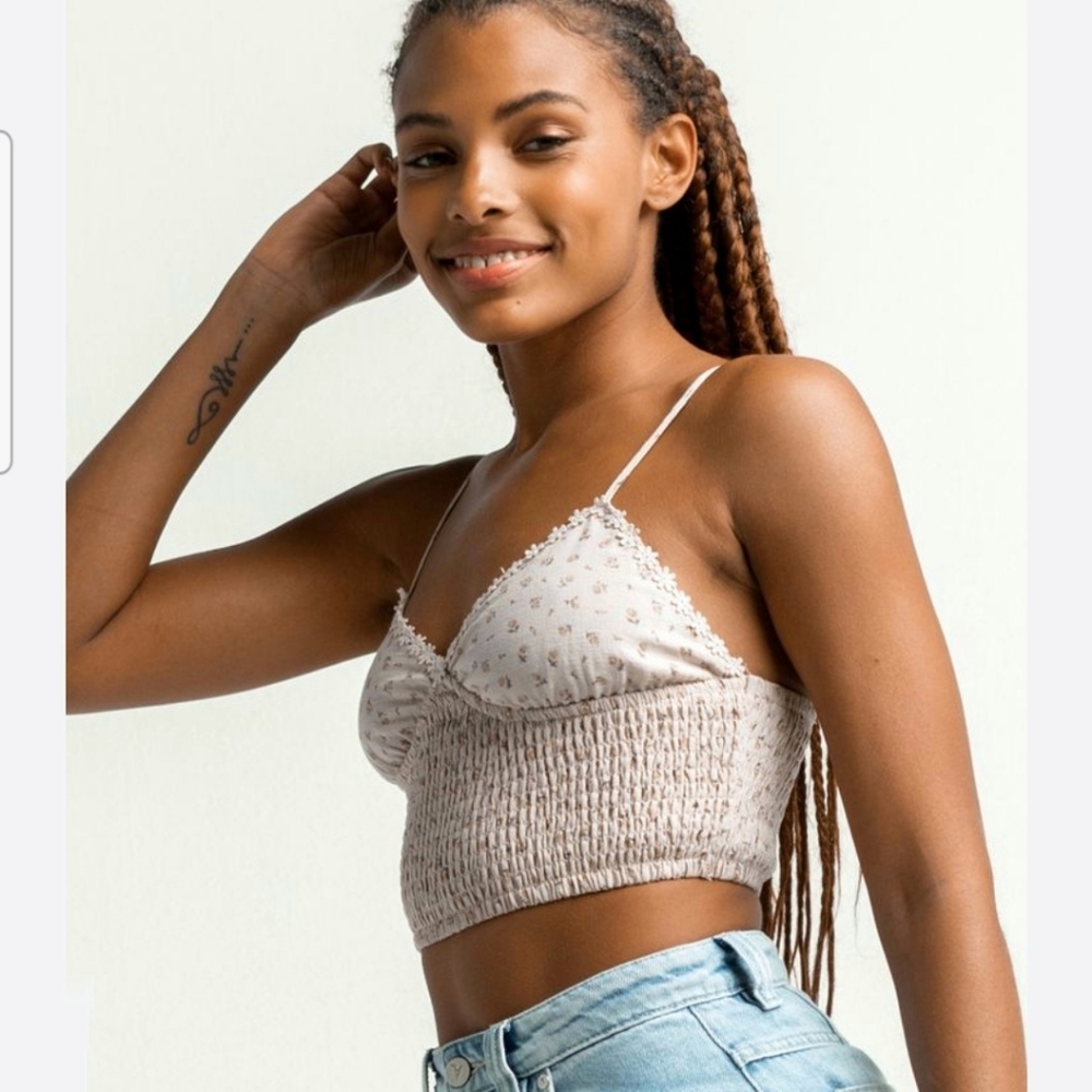 SOLD Sky & Sparrow Ditsy Daisy Smocked Cami Crop Top - Picture 1 of 7